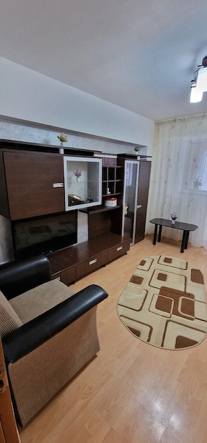Inchiriez apartament 2 cam dec