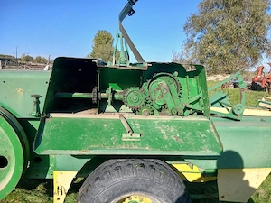 Presa John Deere 332 - imagine 3