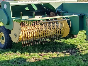 Presa John Deere 332