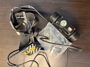 lanterna frontala nitecore hc 65