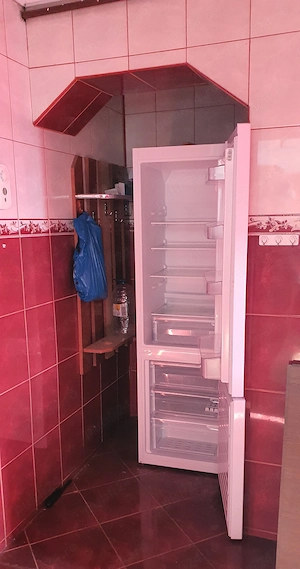 Închiriez apartament 3 camere,decomandat