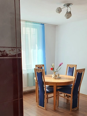 Închiriez apartament 3 camere,decomandat