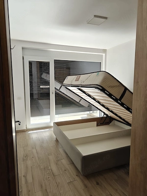 Proprietar, vând apartament cu 2 camere, strada Ceyrat, West Residence, Oradea. - imagine 4