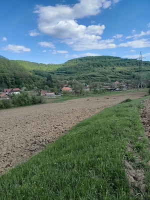 Vând terenuri în Boholt la 14 km de Deva de 15 ari și de 35 ari.