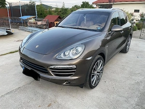 Porsche Cayenne îngrijit cu revizii la zi  - imagine 9