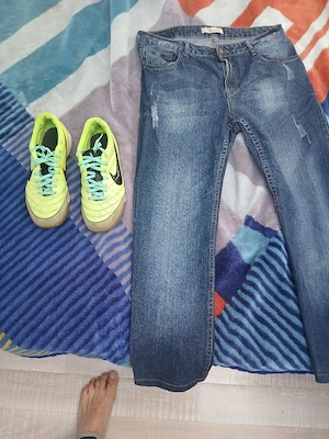 vând o pereche de adidasi Nike si opereche de bluci beska