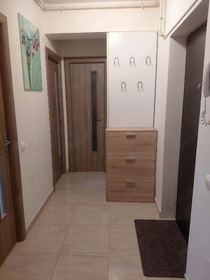 Închiriez apartament 