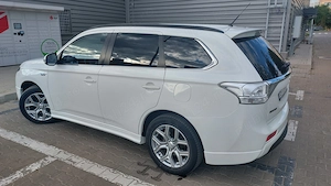 Mitsubishi Outlander 2.0 benzină phev  - imagine 3
