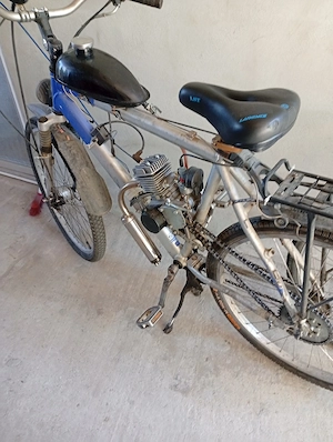 vînd bicicletă cu motor