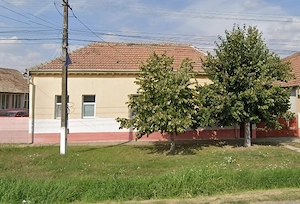 Casa 5 camere si dependinte zona centrala