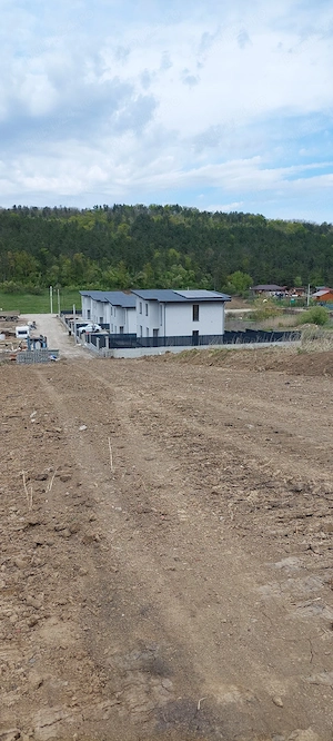 Teren intravilan de vânzare 