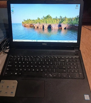 Laptop Dell Inspiron 15 3567 în stare foarte buna