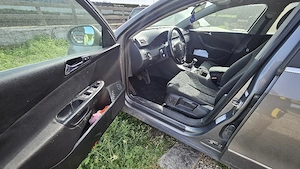 VW Passat  - imagine 4