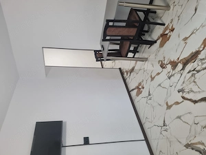 Închiriez apartament ultracentral 2camere.etaj2  - imagine 3