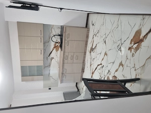 Închiriez apartament ultracentral 2camere.etaj2 