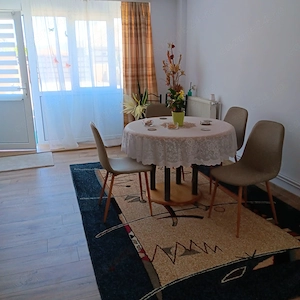 Inchiriez apartament la casa - imagine 2