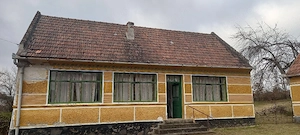 casă lntre petris și Săvârșin 6400 mp intravilan zonă foarte bună 