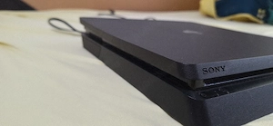 vând ps4 cu 11 jocuri top