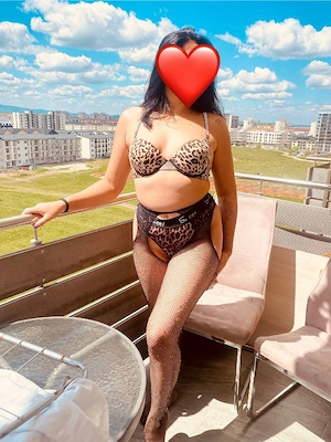 Buna ma numesc raysa te astept sa ne cunoastea 
