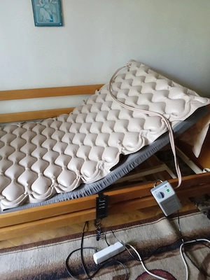 Vând pat medical cu telecomanda