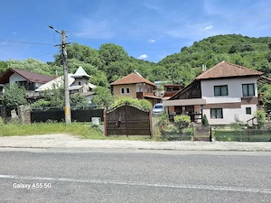 Vând casă cu teren 1.320 mp în Câmpulung Muscel, 3 camere