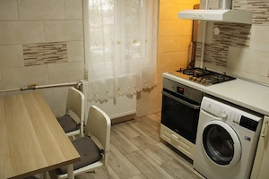 închiriez apartament 2 camere