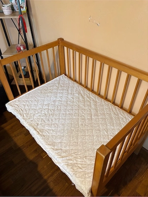 Pătuț deschis cu saltea si apărătoare