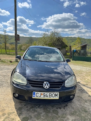 Vând Golf 5 1.6 FSI  ). Nu sunt interesat de schimburi.   - imagine 2
