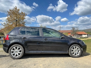 Vând Golf 5 1.6 FSI  ). Nu sunt interesat de schimburi.   - imagine 3