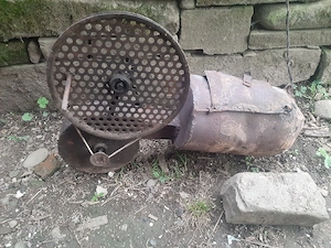 vănd carcasă porc,din gospodărie 100-140 kg părlit cu forja cu lemne - imagine 2