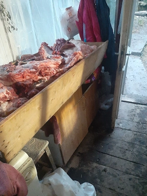 vănd carcasă porc,din gospodărie 100-140 kg părlit cu forja cu lemne - imagine 4