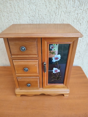 Dulapior vintage pentru bijuterii