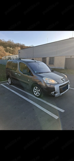 Vând Peugeot Partner Tepee, an 2011, mașină foarte practică, economică și întreținută, ideală pentru - imagine 4