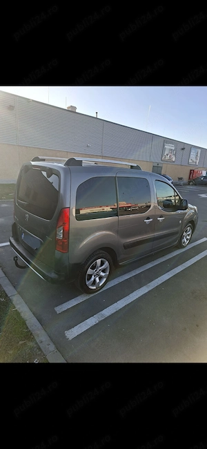 Vând Peugeot Partner Tepee, an 2011, mașină foarte practică, economică și întreținută, ideală pentru - imagine 2