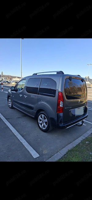 Vând Peugeot Partner Tepee, an 2011, mașină foarte practică, economică și întreținută, ideală pentru - imagine 3