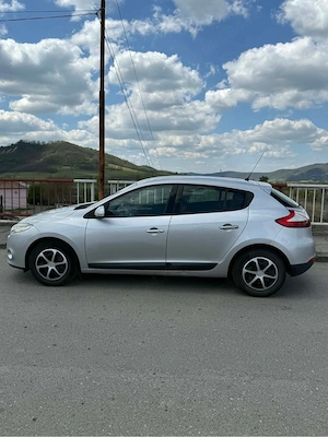 Vând Renault Megane 3 Hatchback 1.6 Benzină - imagine 4