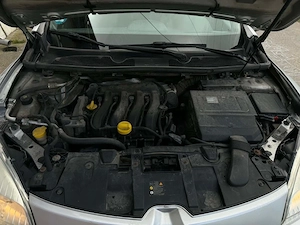 Vând Renault Megane 3 Hatchback 1.6 Benzină - imagine 2