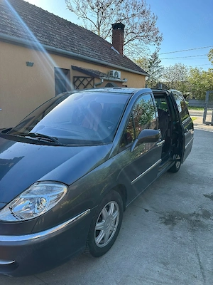 citroien c8 