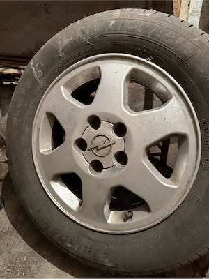 Vând set de 4 jante opel cu tot cu cauciucuri vechi 195/65 r15 - imagine 2