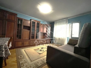 Apartament cu 3 camere, decomandat, etajul 2 , centrala proprie