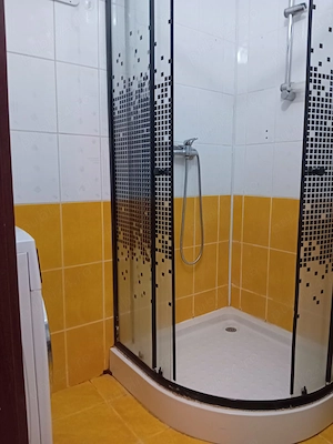 Apartament de inchiriat în zona Uta strada Bucegi, Nedecomandat, mobilat, cu clima, plita electrica. - imagine 4