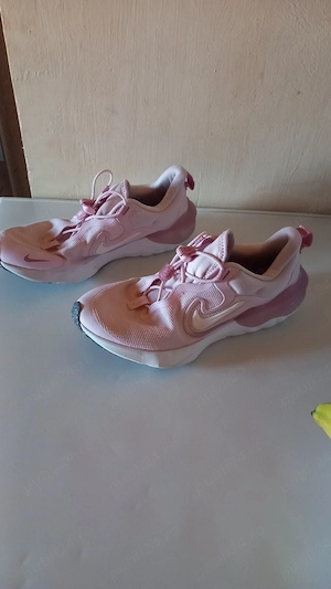 Pantofi pentru alergare Nike.