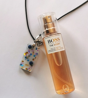 Pandantiv handmade cu snur plus cadou parfum