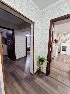Apartament 3 camere de vânzare.