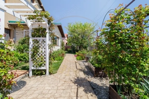 Casa cu suflet si gradina spectaculoasa - imagine 6