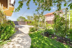 Casa cu suflet si gradina spectaculoasa - imagine 8
