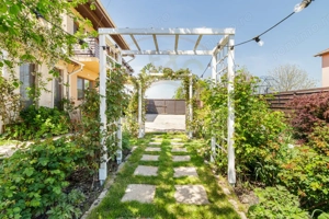 Casa cu suflet si gradina spectaculoasa - imagine 2