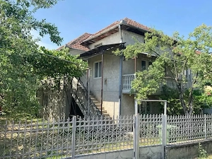 Vand casa 7 camere cu teren