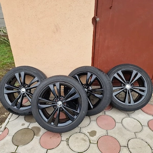 4 Jante și anvelope 215.50.R18