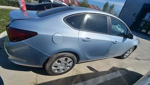 Dezmembram Opel Astra J limuzina 1.4 Turbo B14NET - imagine 2